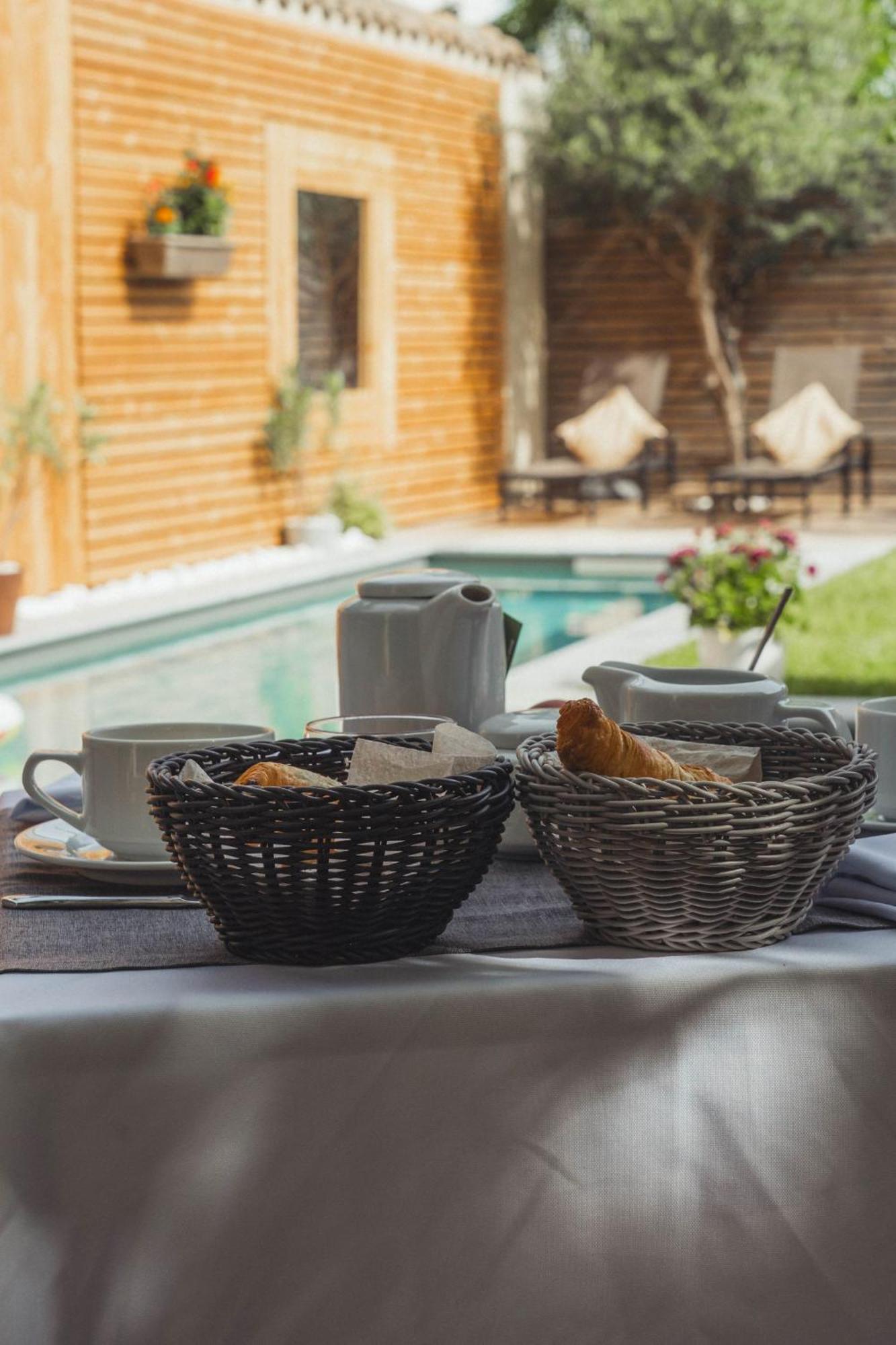 La Domitia - Maison D'Hotes, Massages & Bien-Etre Montbazin ภายนอก รูปภาพ